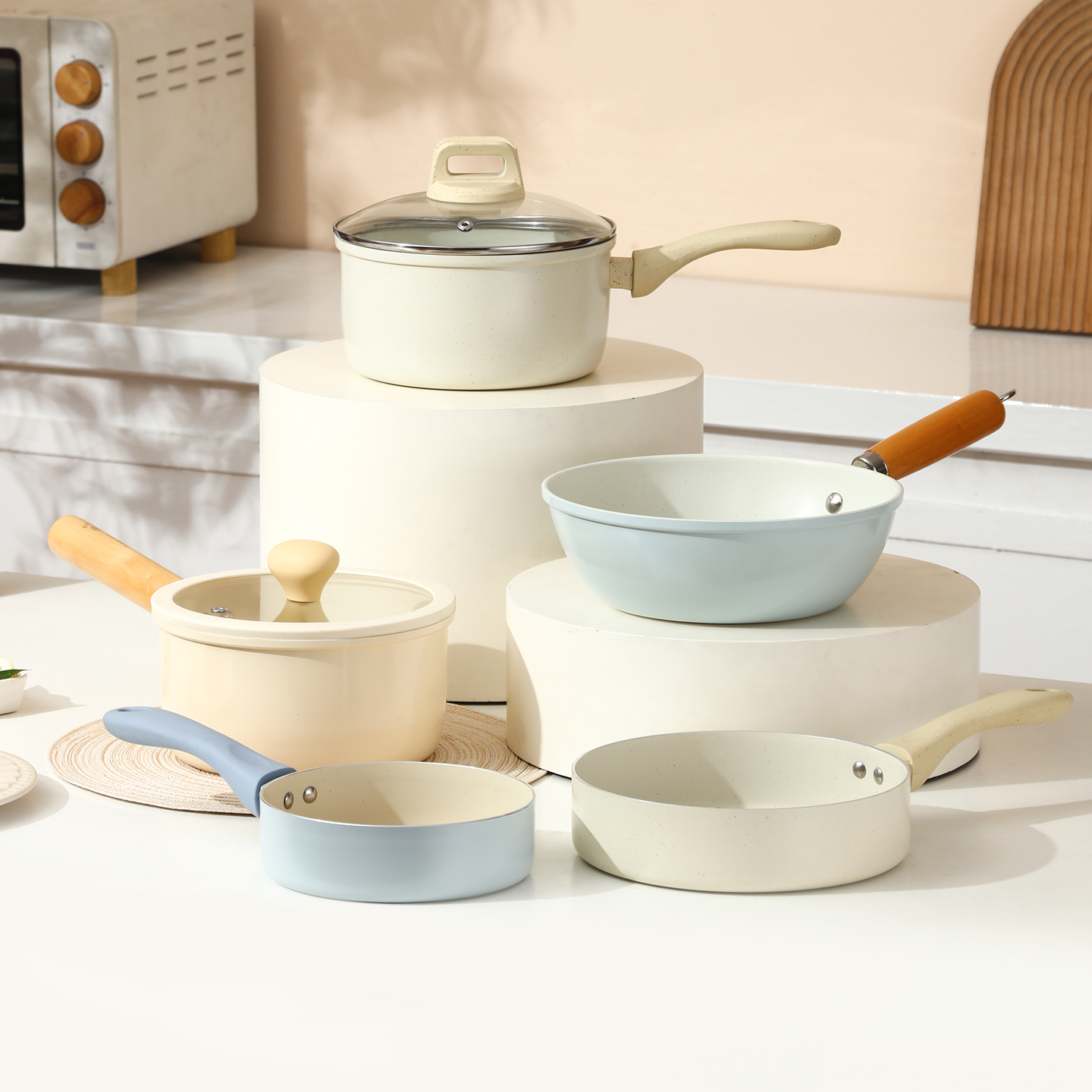 炫彩煎锅和炫彩奶锅和圆呼呼奶锅